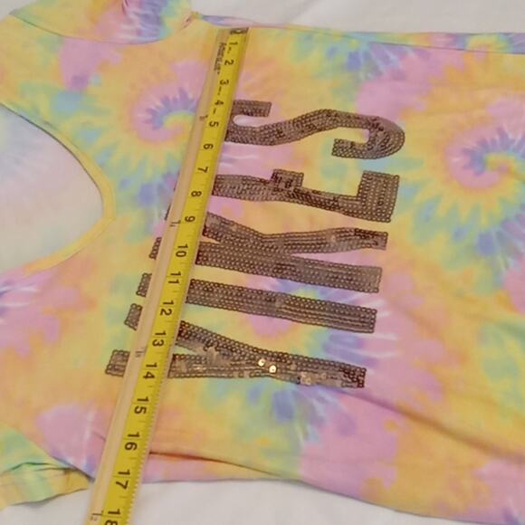 Grumpy and Gorgeous  Yikes tie dye v-neck tie bottom t-shirt. Medium - Picture 6 of 7